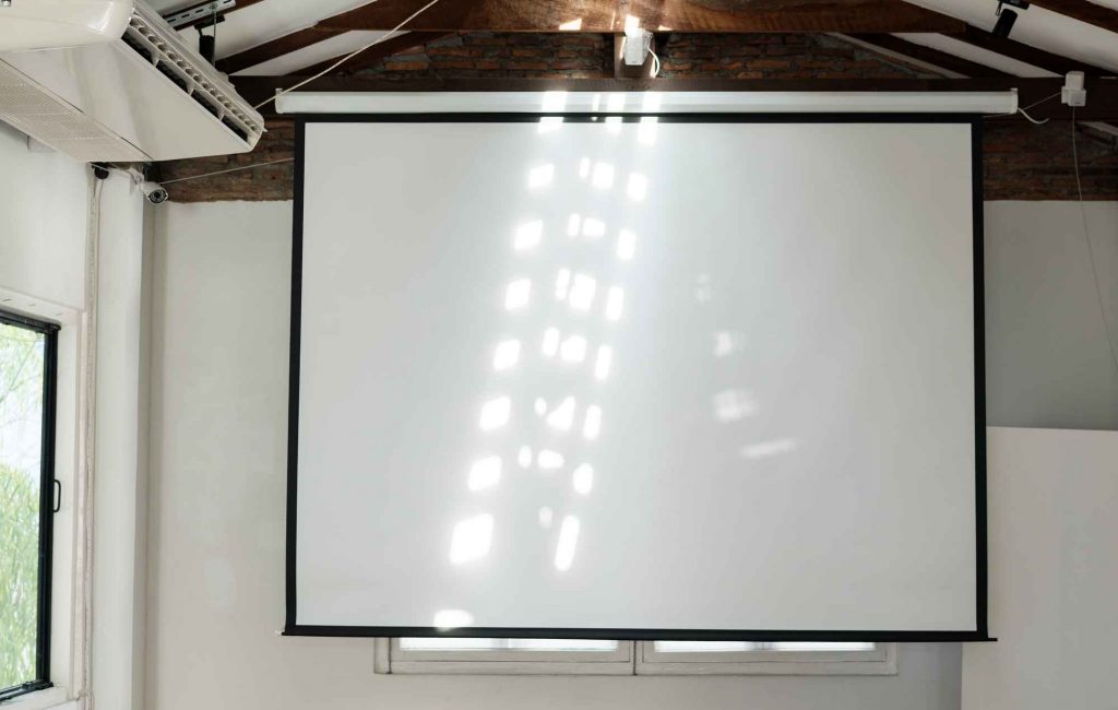 How to Clean Projector Screen