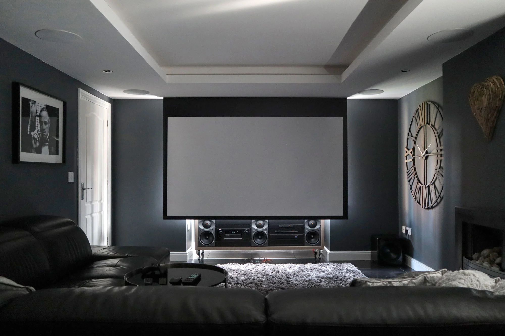 how to hang projector screen without drilling