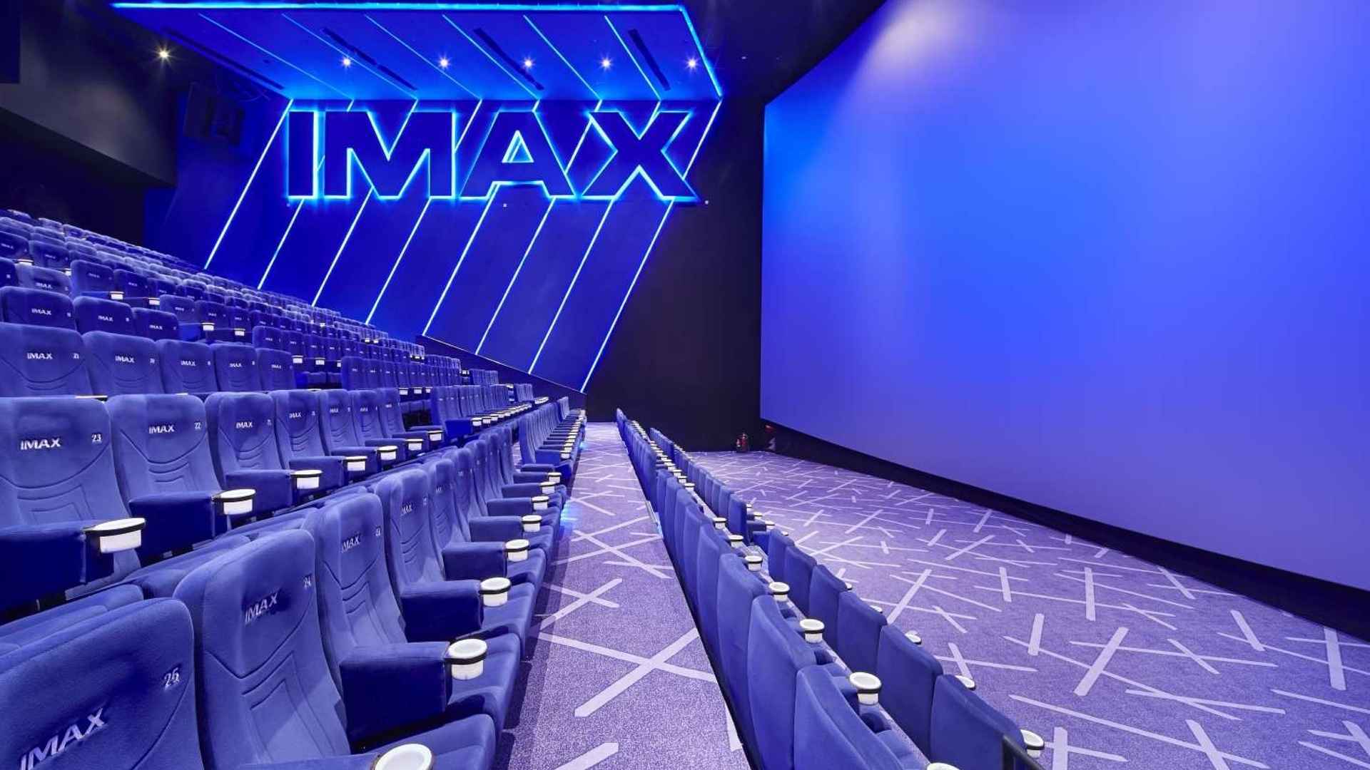 how-big-is-a-movie-theater-screen-2023-lumen-dream